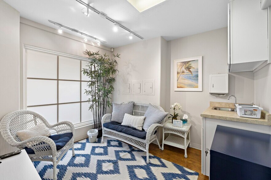 More Photos Of 415 N El Camino Real, San Clemente Office For Sale