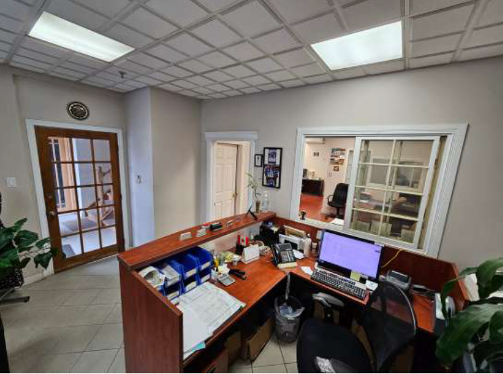 More Photos Of 2355 Derry Rd E, Mississauga Office For Sale