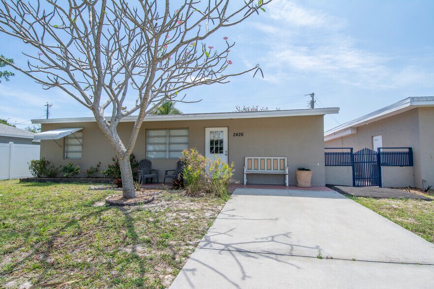 More Photos Of 2426 NE Letitia St, Jensen Beach Storefront Retail Residential For Sale