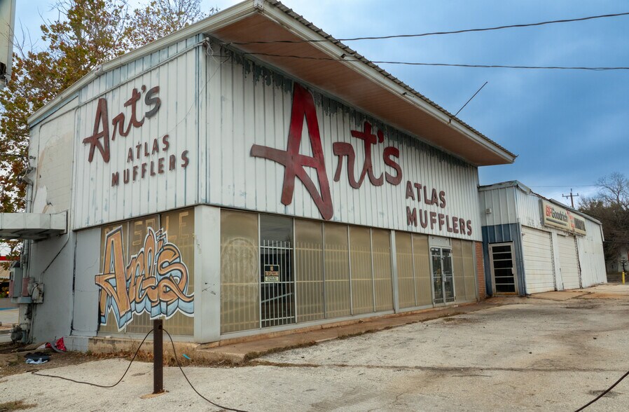 More Photos Of 3350 Fredericksburg Rd, San Antonio Auto Repair For Lease