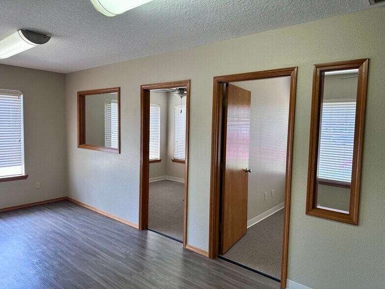 More Photos Of 255 SW 1st Ave, Canby Loft Creative Space For Sale