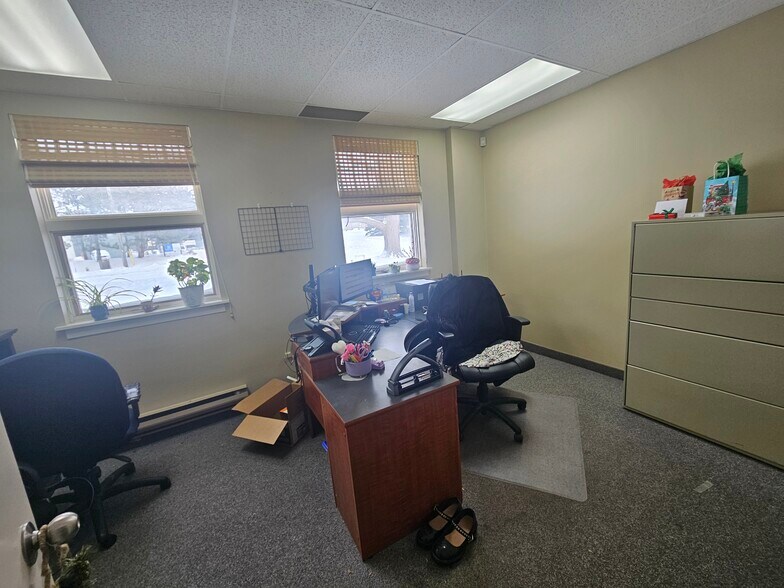 More Photos Of 30 Ridgeway Cir, Woodstock Office For Sale
