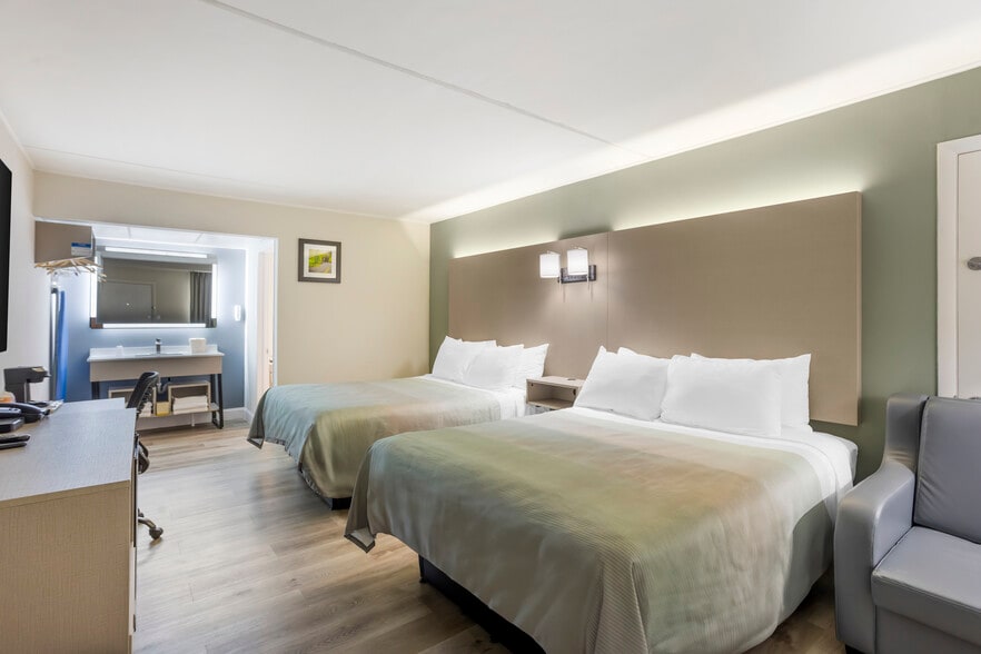 More Photos Of 170 Eastbrook Rd, Smoketown Hotel For Sale