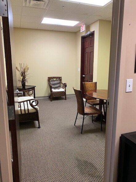 More Photos Of 2295 S Hiawassee Rd, Orlando Office For Sale