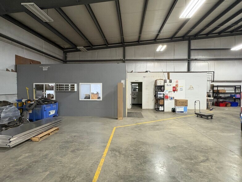 More Photos Of 1005 3rd St, Osceola Manufacturing For Sale