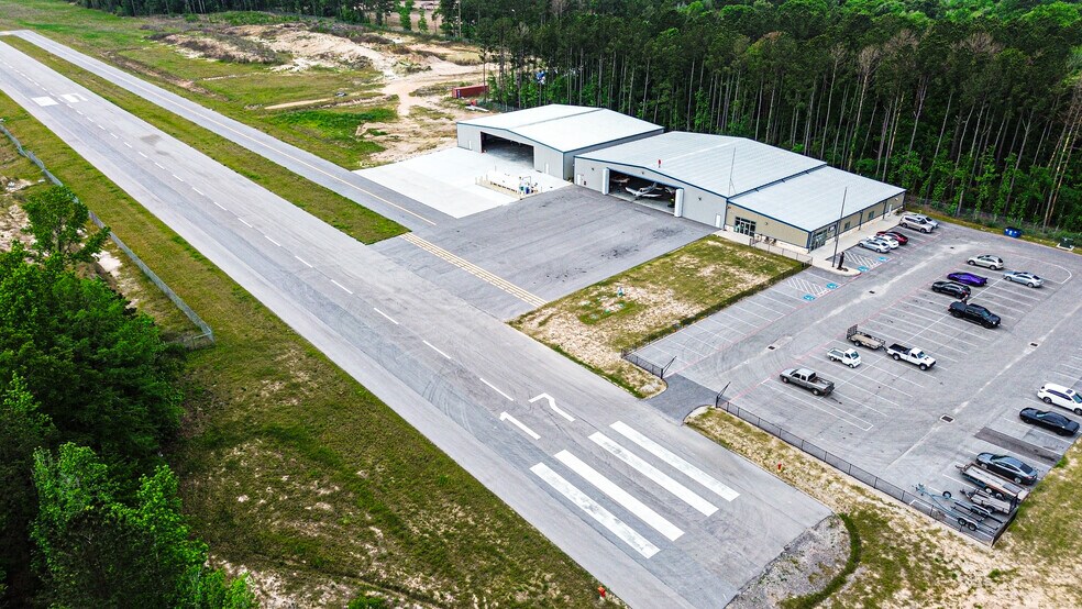 More Photos Of 15900 Schank Rd, Conroe Airport For Sale