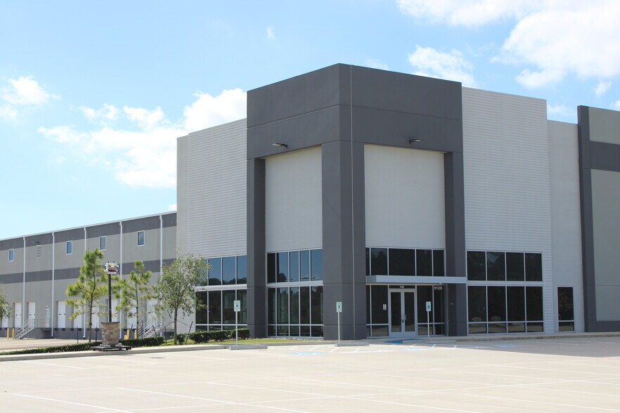 More Photos Of 9120 I-10 East, Baytown Warehouse For Sale