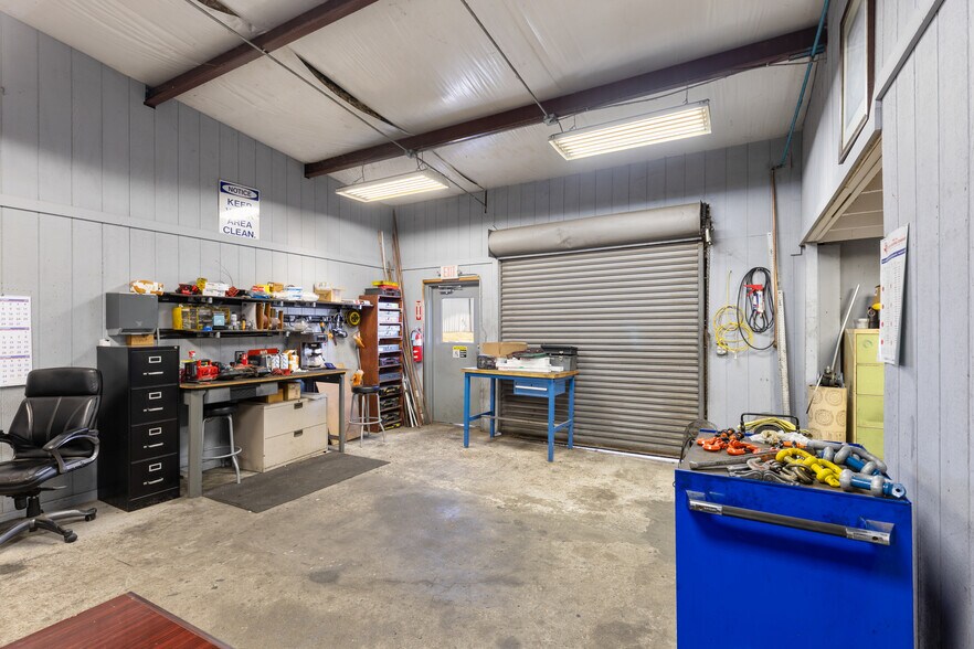 More Photos Of 1119 S Commercial Blvd, Arlington Warehouse For Lease