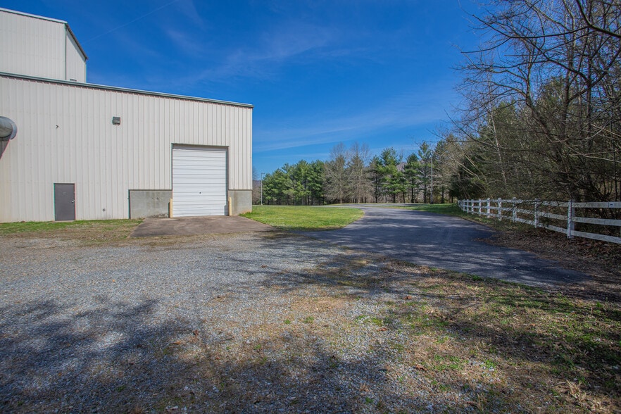 More Photos Of 80 American Wy, Natural Bridge Station Industrial For Lease