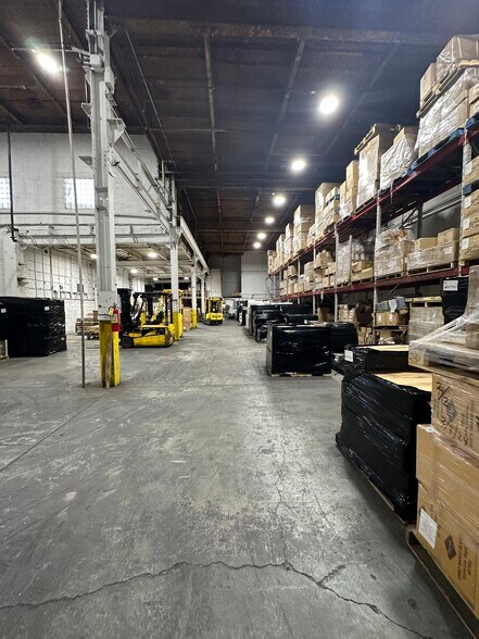 More Photos Of 687 Lehigh Ave, Union Township Warehouse For Lease