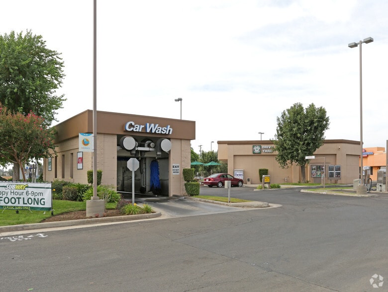 More Photos Of 7505 N Willow Ave, Fresno Convenience Store For Lease