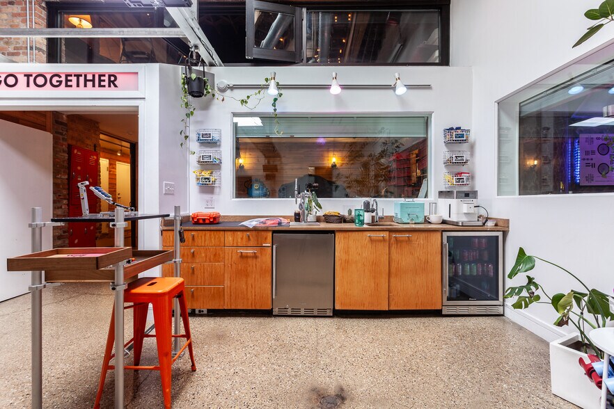 More Photos Of 2425 W 14th St, Chicago Loft Creative Space For Lease