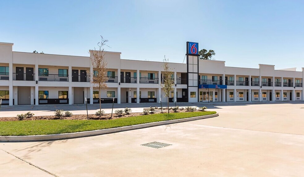 More Photos Of 209 Cedar Ln, Channelview Hotel For Sale