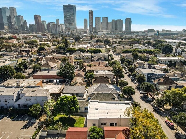 More Photos Of 1651 W 11th Pl, Los Angeles Apartments For Sale