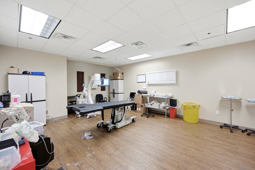 More Photos Of 10007 Huebner Rd, San Antonio Medical For Sale