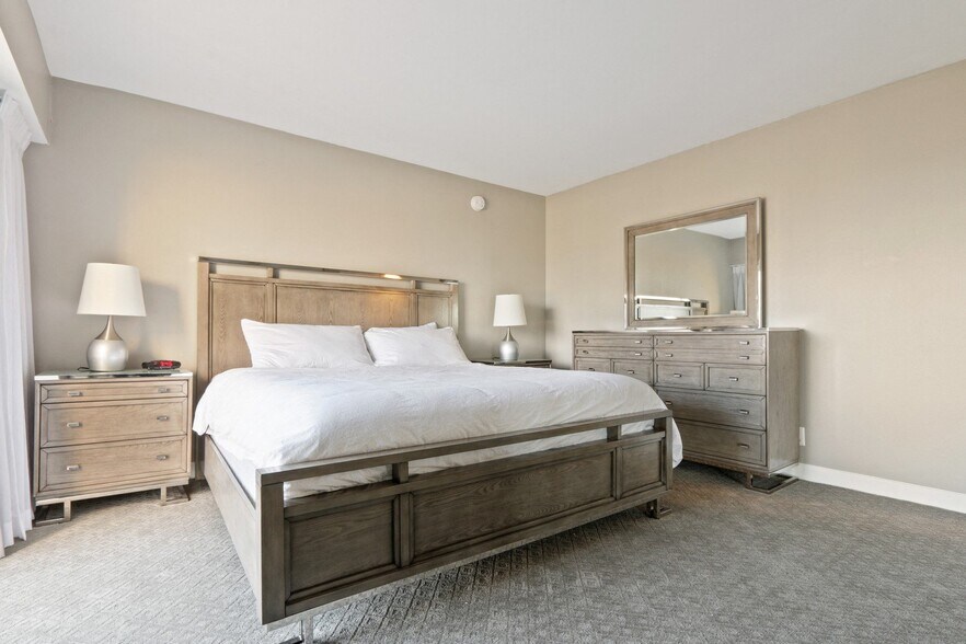More Photos Of 415-425 Washington Blvd, Marina del Rey Apartments For Lease