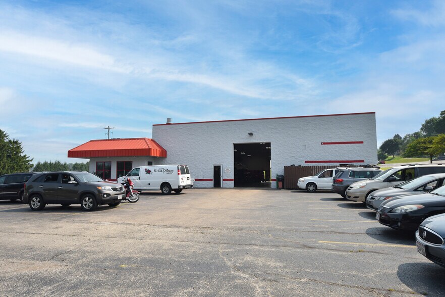 More Photos Of 820 W Sumner St, Hartford Auto Repair For Sale