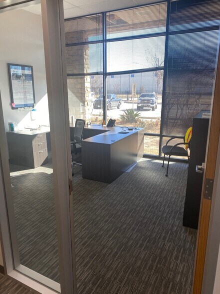 More Photos Of 2119 N I-35 E, DeSoto Distribution For Lease