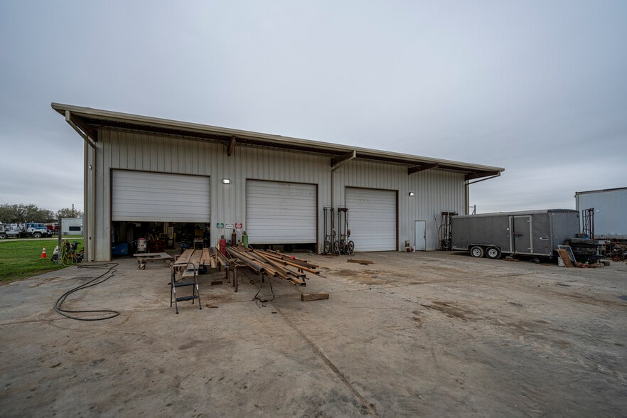 More Photos Of 4141 Katy Hockley Rd, Katy Warehouse For Lease
