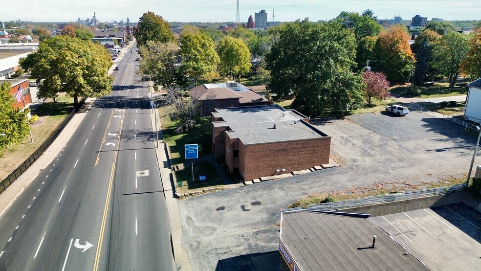 More Photos Of 535 W Eldorado St, Decatur Office For Sale