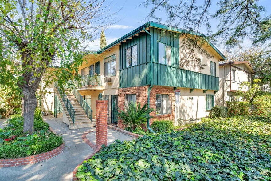 More Photos Of 15915-15919 Sherman Way, Van Nuys Apartments For Sale