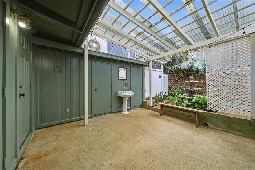 More Photos Of 145 N Market St, Wailuku Storefront Retail Residential For Lease