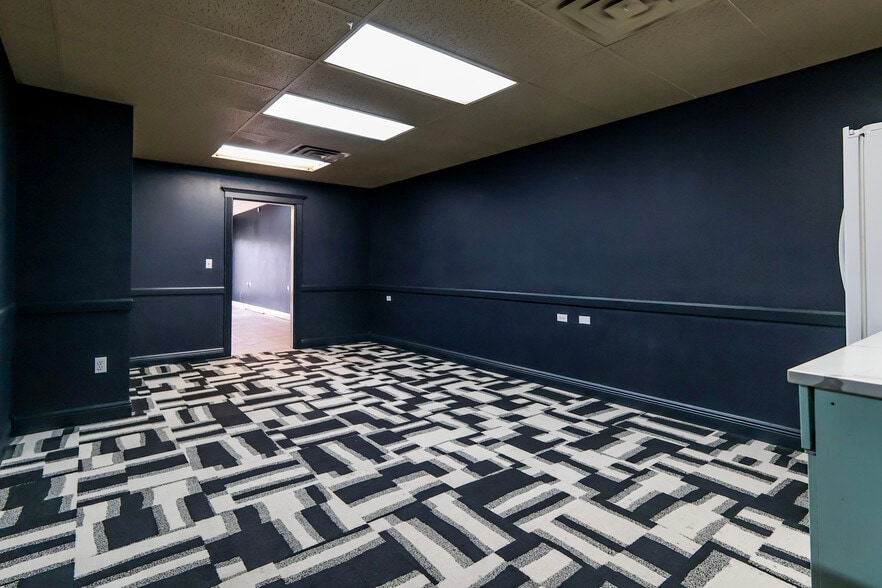 More Photos Of 3209 34th St, Lubbock Flex For Lease