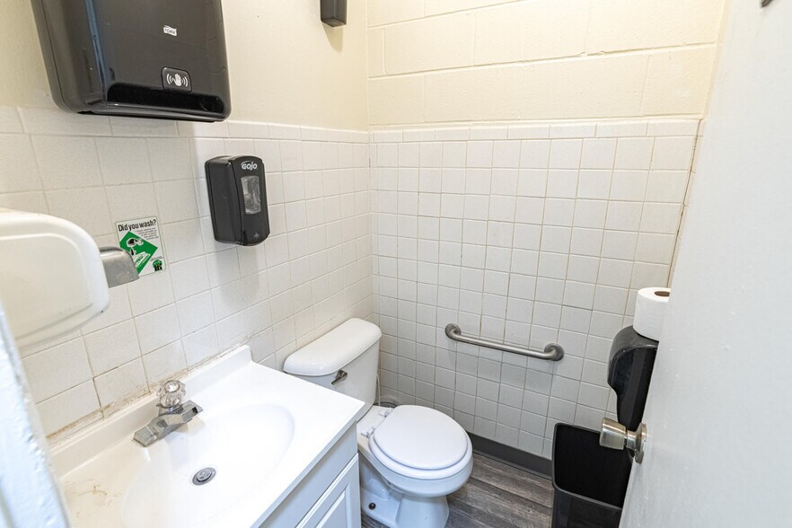 More Photos Of 749-751 Dayton Oxford Rd, Carlisle Freestanding For Sale