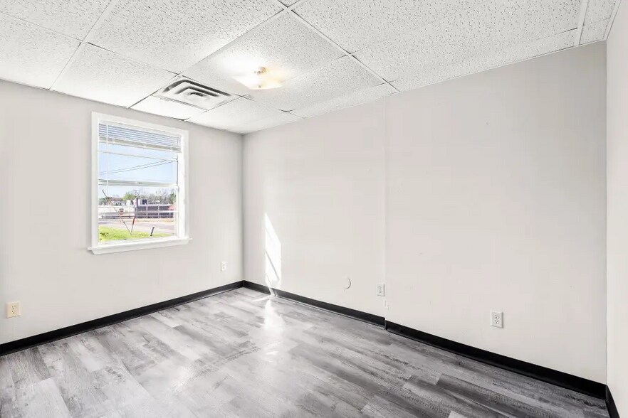 More Photos Of 2001 E Grand Ave, Marshall Office For Sale