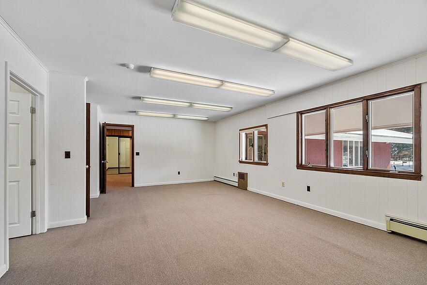 More Photos Of 1980 Lunenburg Rd, Lancaster Loft Creative Space For Lease