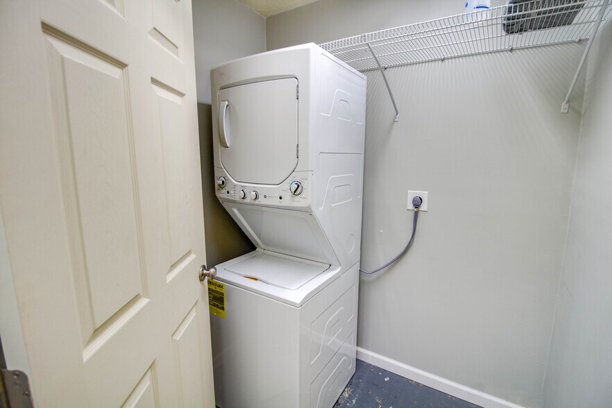 More Photos Of 98 Curtis St, Jerseyville Flex For Sale