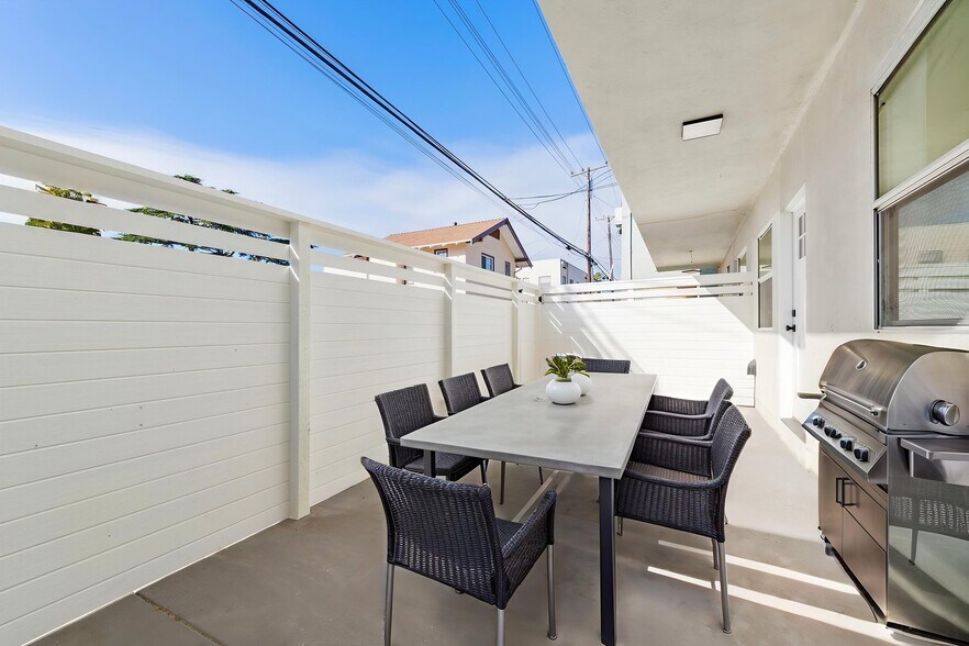 More Photos Of 3020 E 3rd St, Long Beach Apartments For Sale