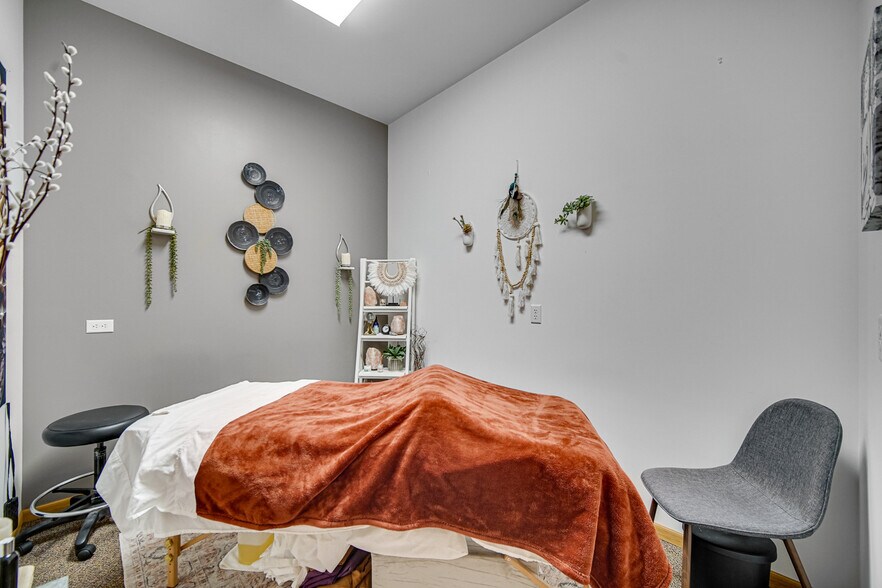 More Photos Of 165 E Robbins St, Wheatfield Medical For Sale