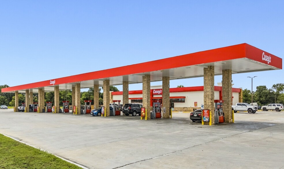 Primary Photo Of 5951 Airport Rd, Temple Service Station For Sale