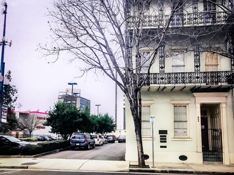 Primary Photo Of 833 Baronne St, New Orleans Office Residential For Sale
