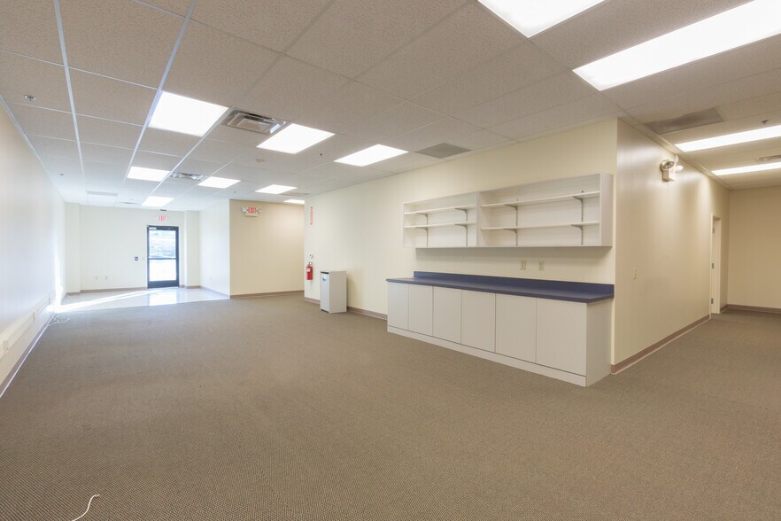 More Photos Of 124 Centerpoint Blvd, Jenkins Warehouse For Lease