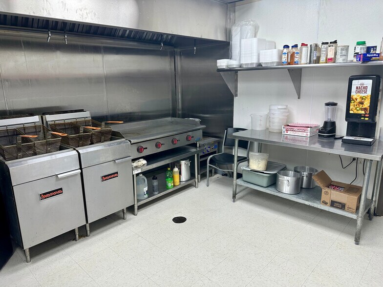 More Photos Of 1515 S Mobberly Ave, Longview Service Station For Sale