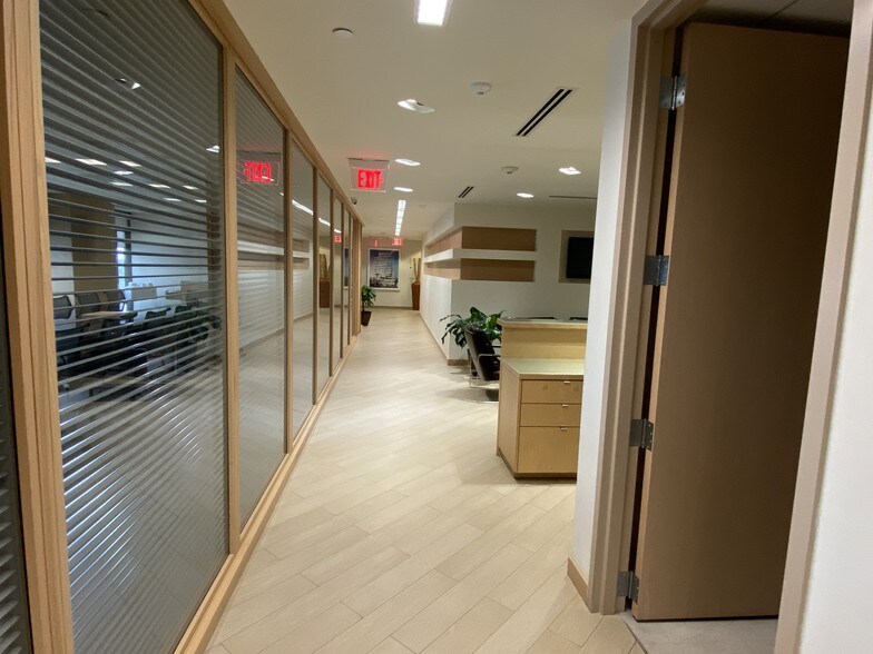 More Photos Of 2665 S Bayshore Dr, Coconut Grove Office For Lease