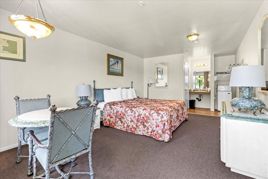 More Photos Of 1013 Front St, Soledad Hotel For Sale