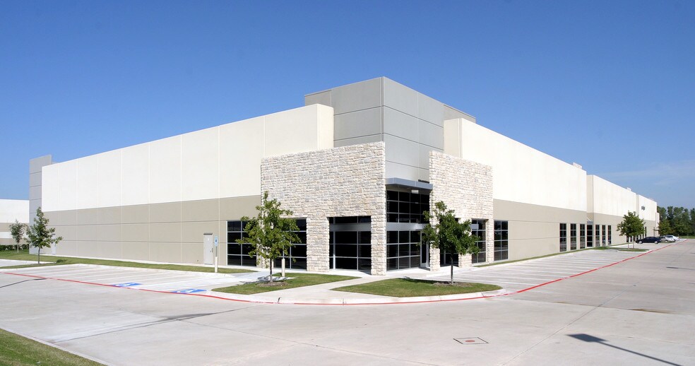 More Photos Of 801 Hammond St, Coppell Distribution For Lease