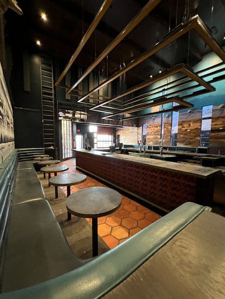 More Photos Of 4935 N Mesa St, El Paso Restaurant For Lease