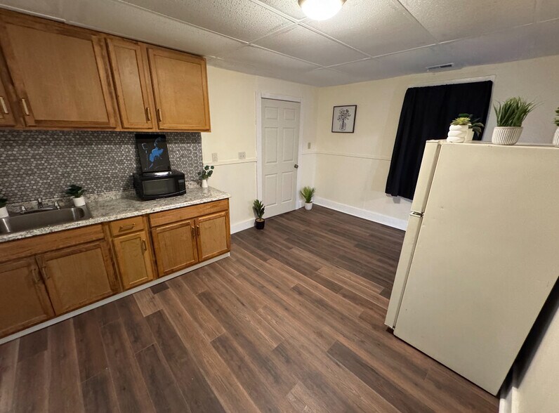 More Photos Of 1639 N Salina St, Syracuse Storefront Retail Residential For Sale