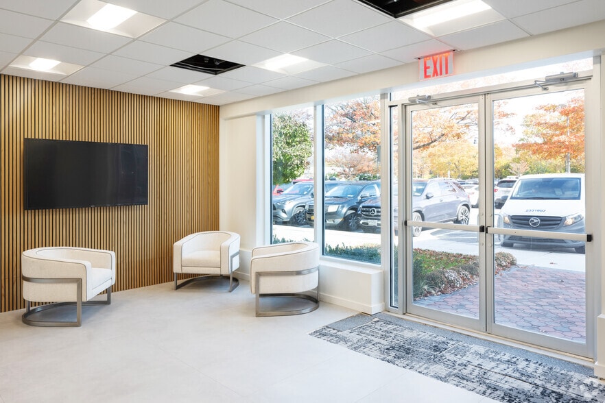 More Photos Of 1051 Franklin Ave, Garden City Office For Sale