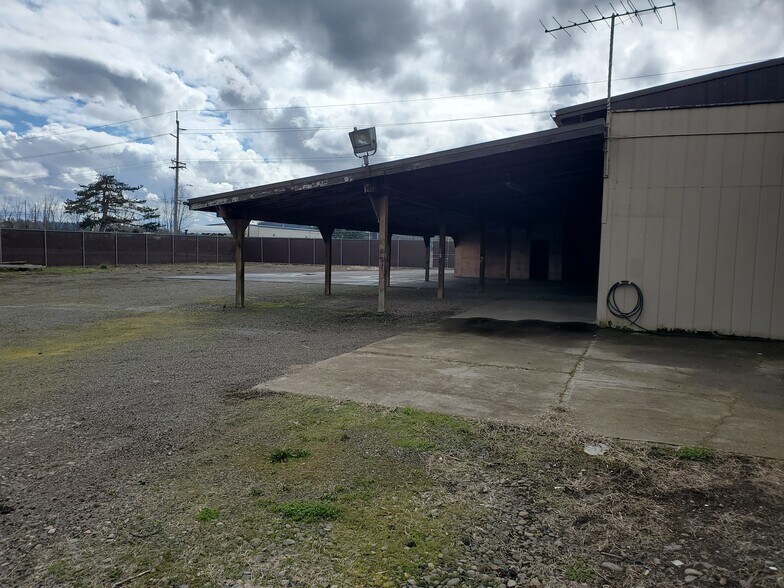 More Photos Of 3511 Boone Rd SE, Salem Distribution For Sale