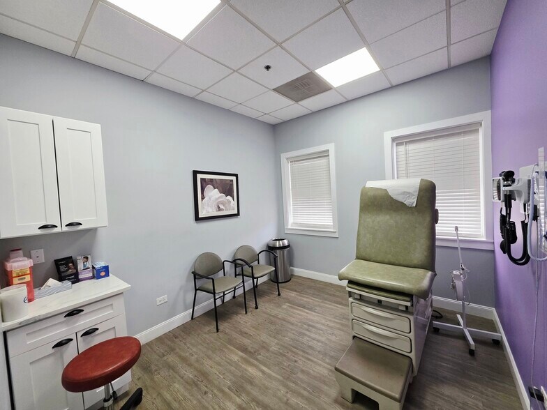 More Photos Of 200 N Gary Ave, Carol Stream Medical For Sale