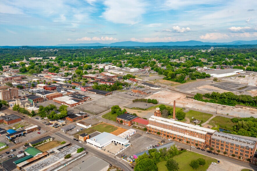 More Photos Of 395 S Ocoee St, Cleveland Showroom For Sale
