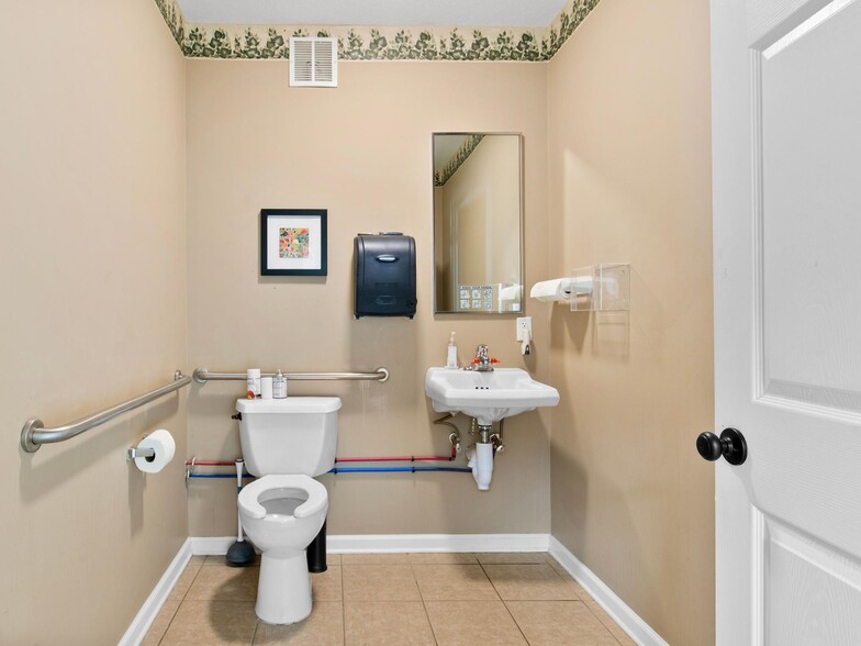 More Photos Of 2690 Hendersonville Rd, Fletcher Medical For Lease