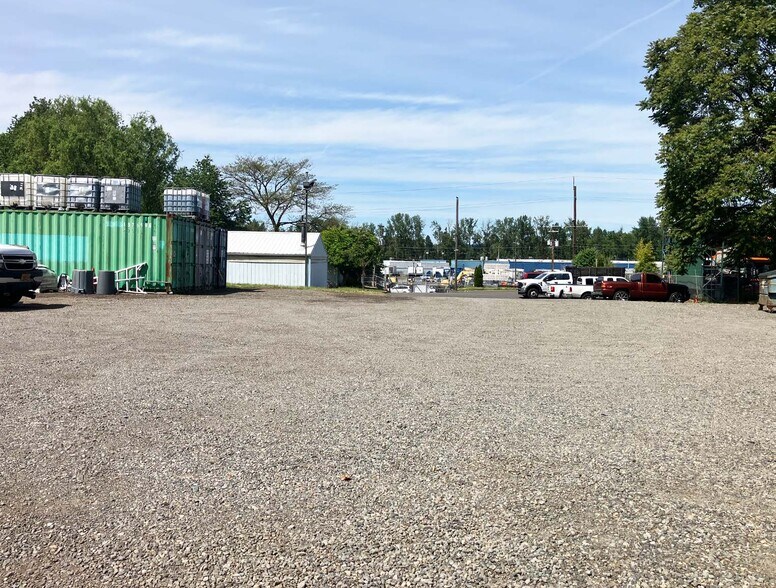 More Photos Of 10930 NE Marx St, Portland Flex For Sale