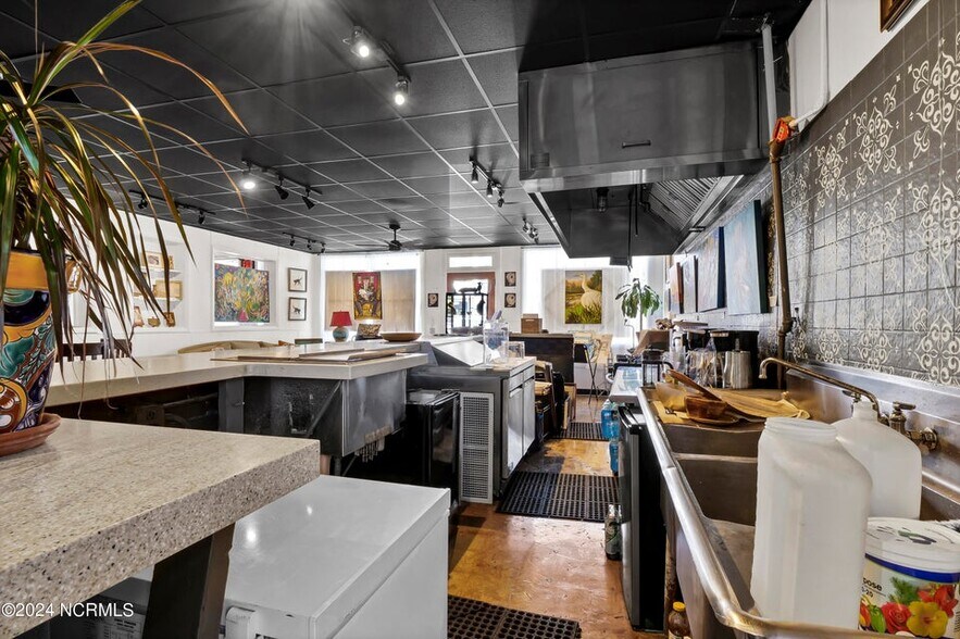 More Photos Of 1120 Princess St, Wilmington Storefront For Sale