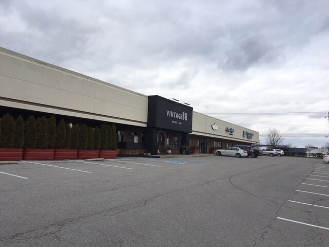 More Photos Of 2187 Lexington Rd, Richmond Storefront For Lease